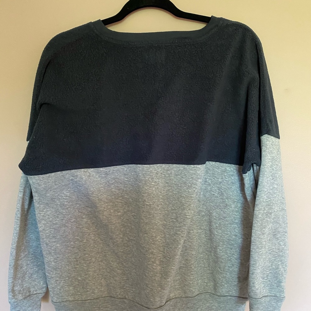 Volcom pullover - Picture 3 of 3